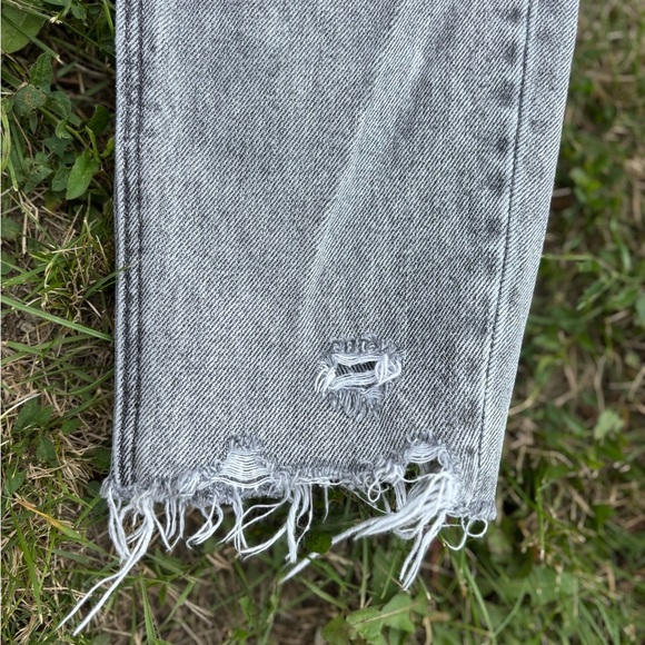 American Eagle Mom Jean Size 00 Short Gray Denim Distressed High Rise Grunge - Picture 8 of 9